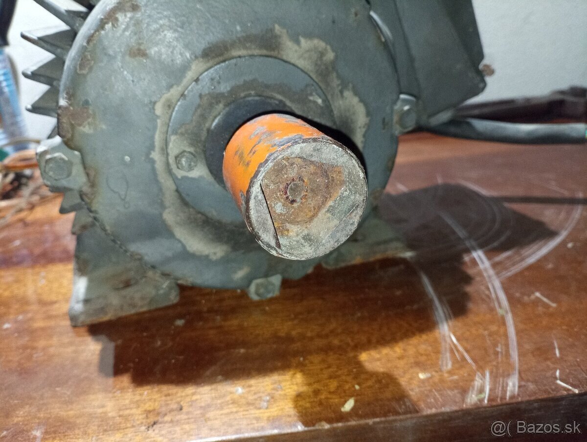 Predám trojfázový elektromotor MEZ 2,2 kW 2860 ot./min. - 3