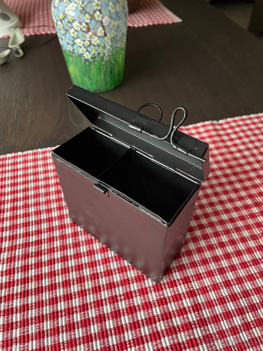 Stará plechová krabička - 3