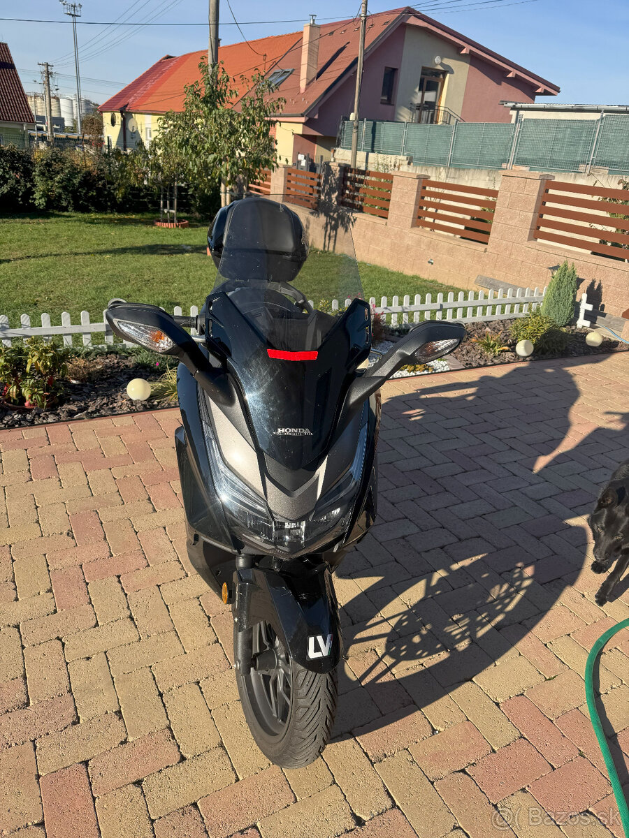 Predám Hondu Forza 125 (2017) v TOP stave - 3