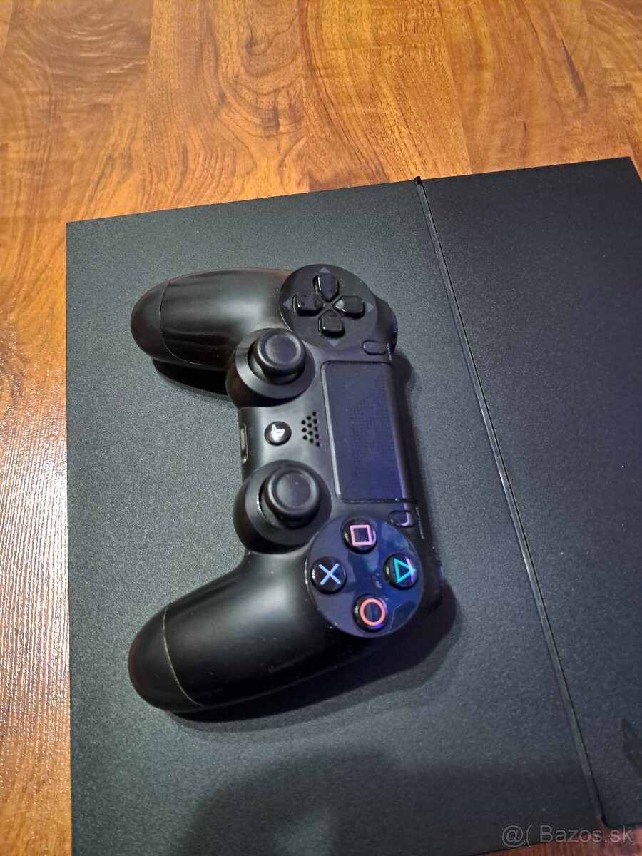 Predám ps4 1tb, 2 ovládače a hry - 3