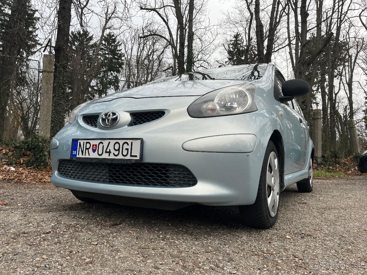 Toyota Aygo 2007 1.0 5-dverové - 3
