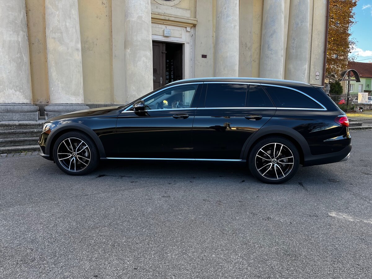 Mercedes Benz E220d All Terrain 4matic 11/2019 Historia MB - 3