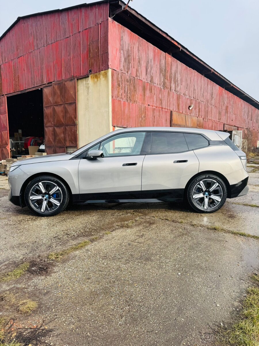 Predam BMW iX50 Xdrive - 3