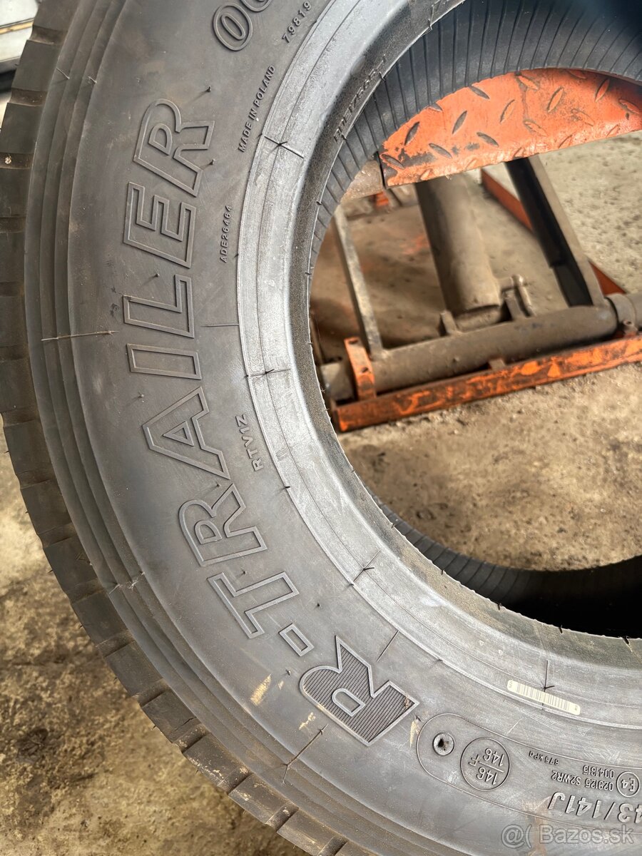Pneu 245/70 R17,5 - 3