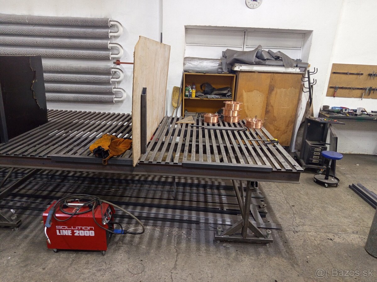 Zvaracsky stol a regal - 3