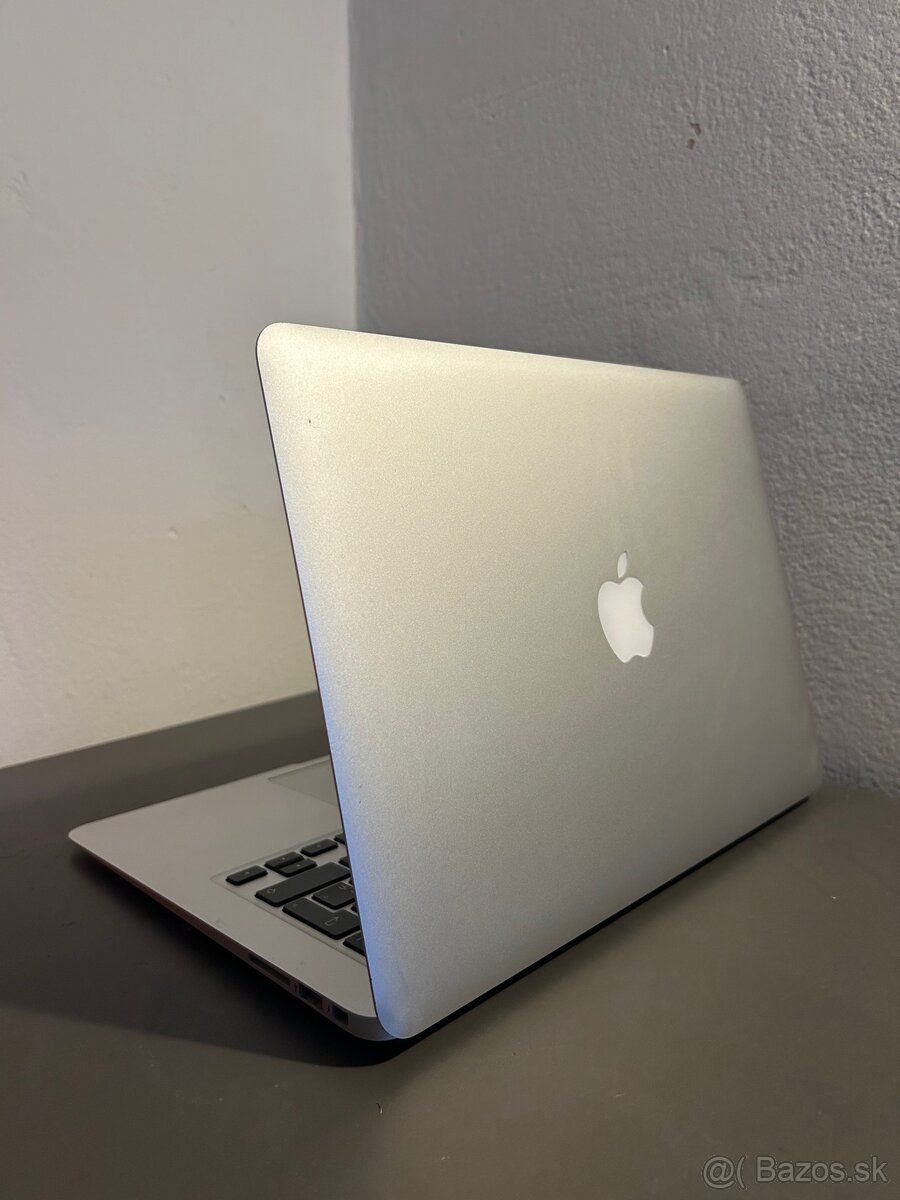 Apple MacBook Air 13” (Early 2015) - 3