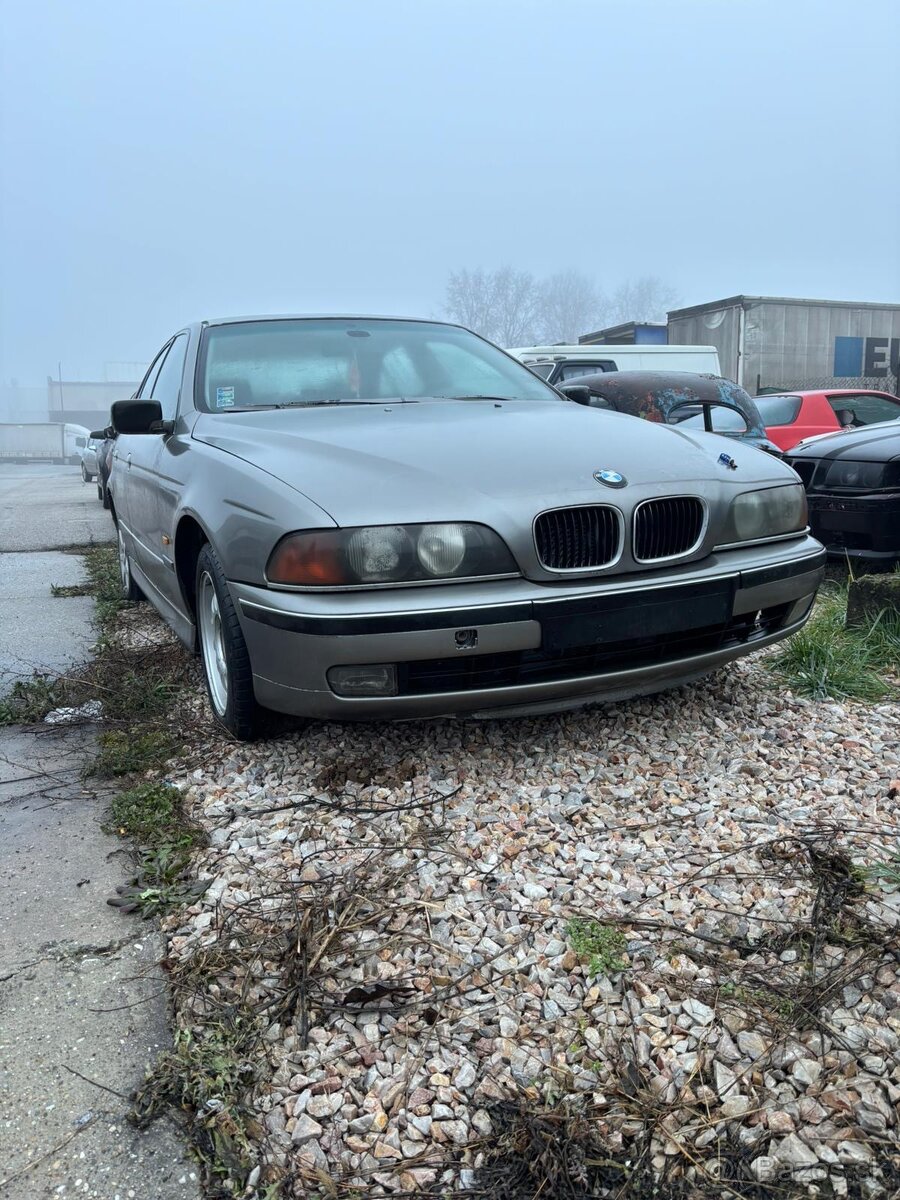 Predám BMW E39 528i - 3