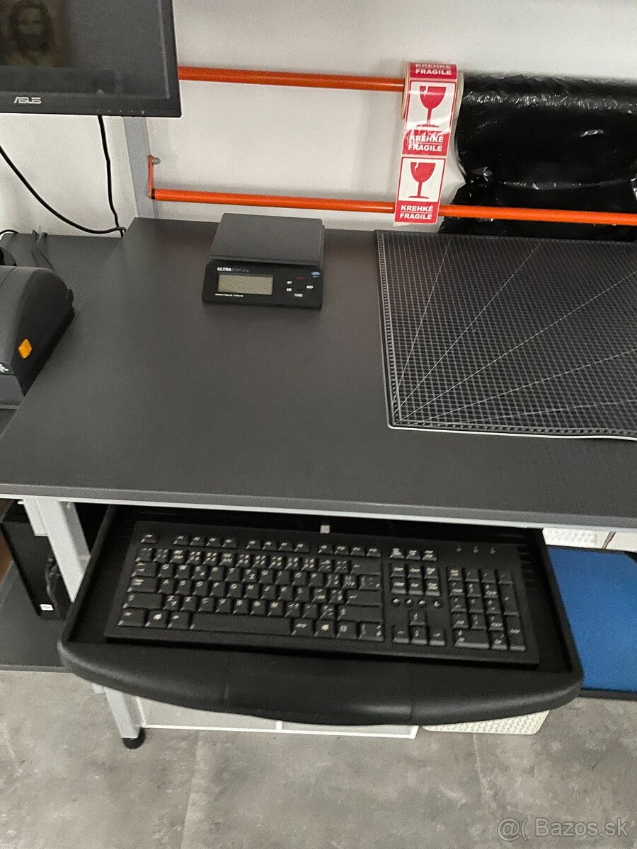 Kvalitné baliace stoly aj s príslušenstvom - 3