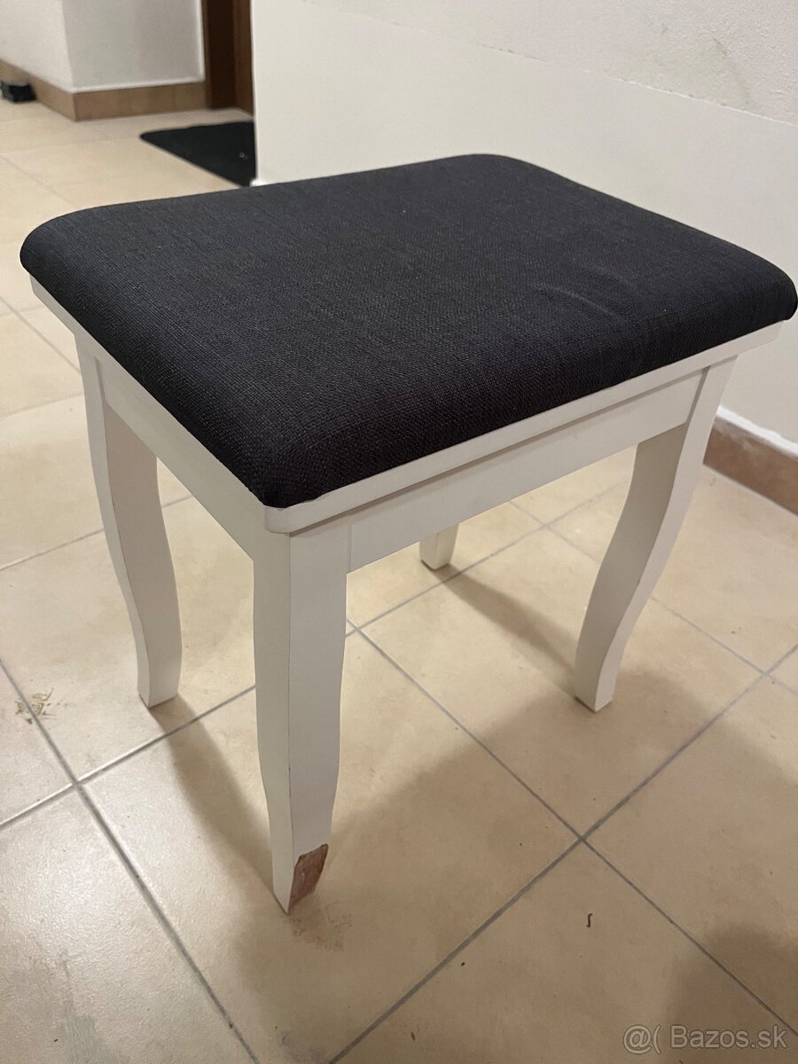Kozmetický stolík - 3