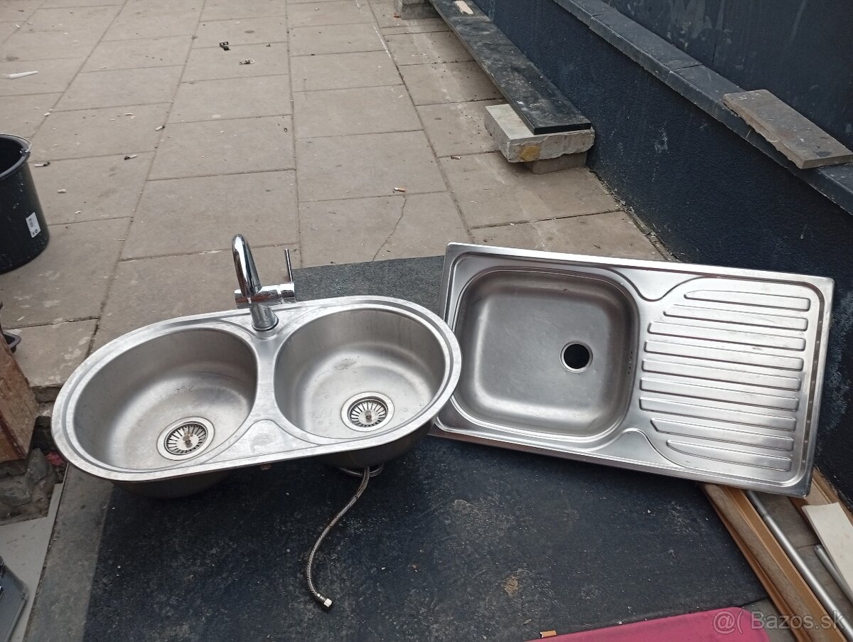 Rohová lavica zo stolom - 3