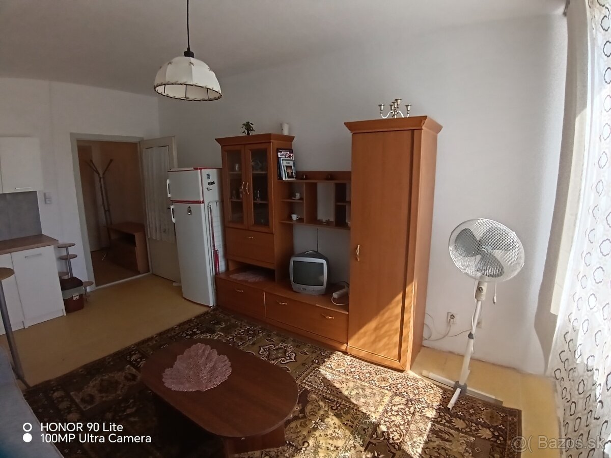 Predaj garsónka ,Perecká ul., Levice , 24 m2 - 3
