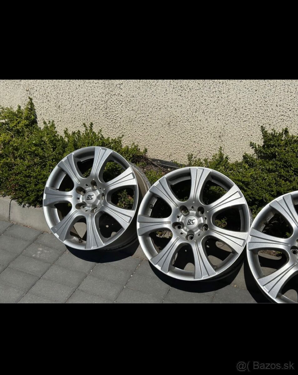 disky RC Design R18 - 3
