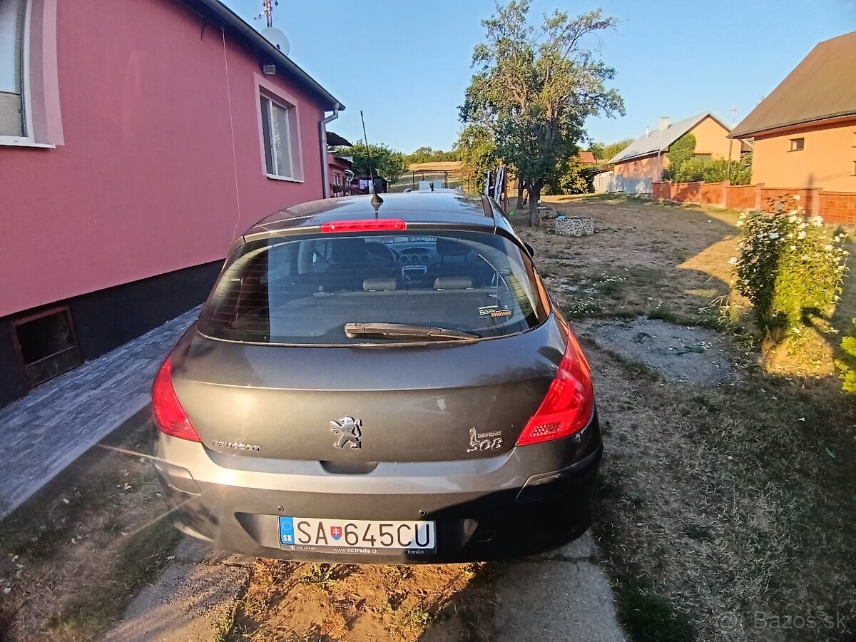 Peugeot 308 1.4 benzín - 3