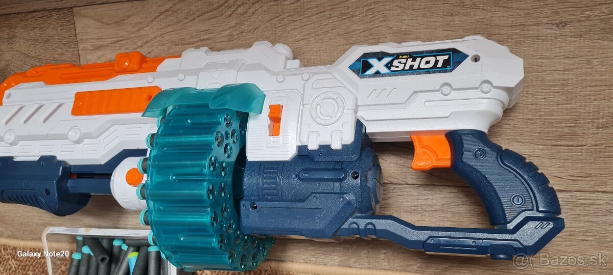 Pistol na penove naboje NERF - 3