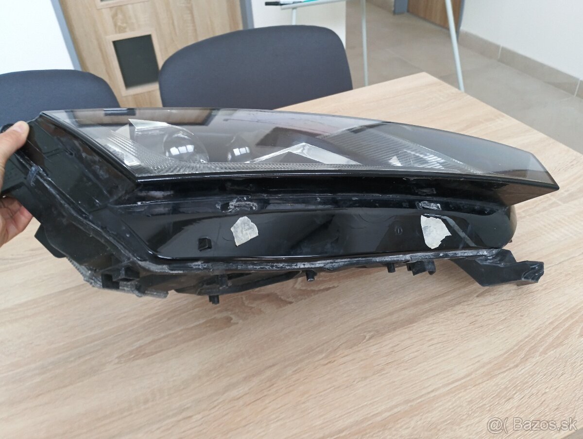 Škoda Octavia 4 predné pravé svetlo - 3