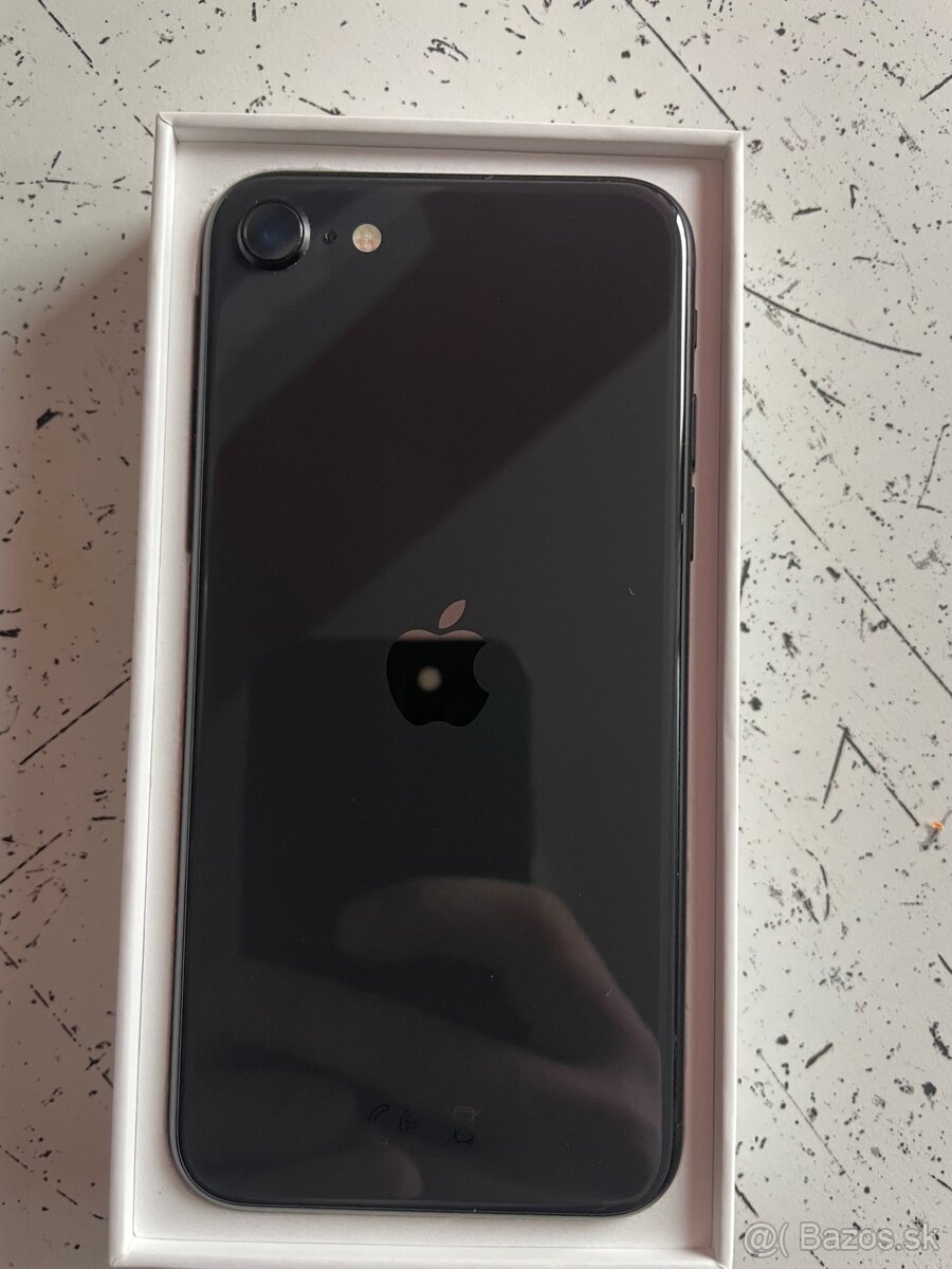 iPhone SE 2 - 3