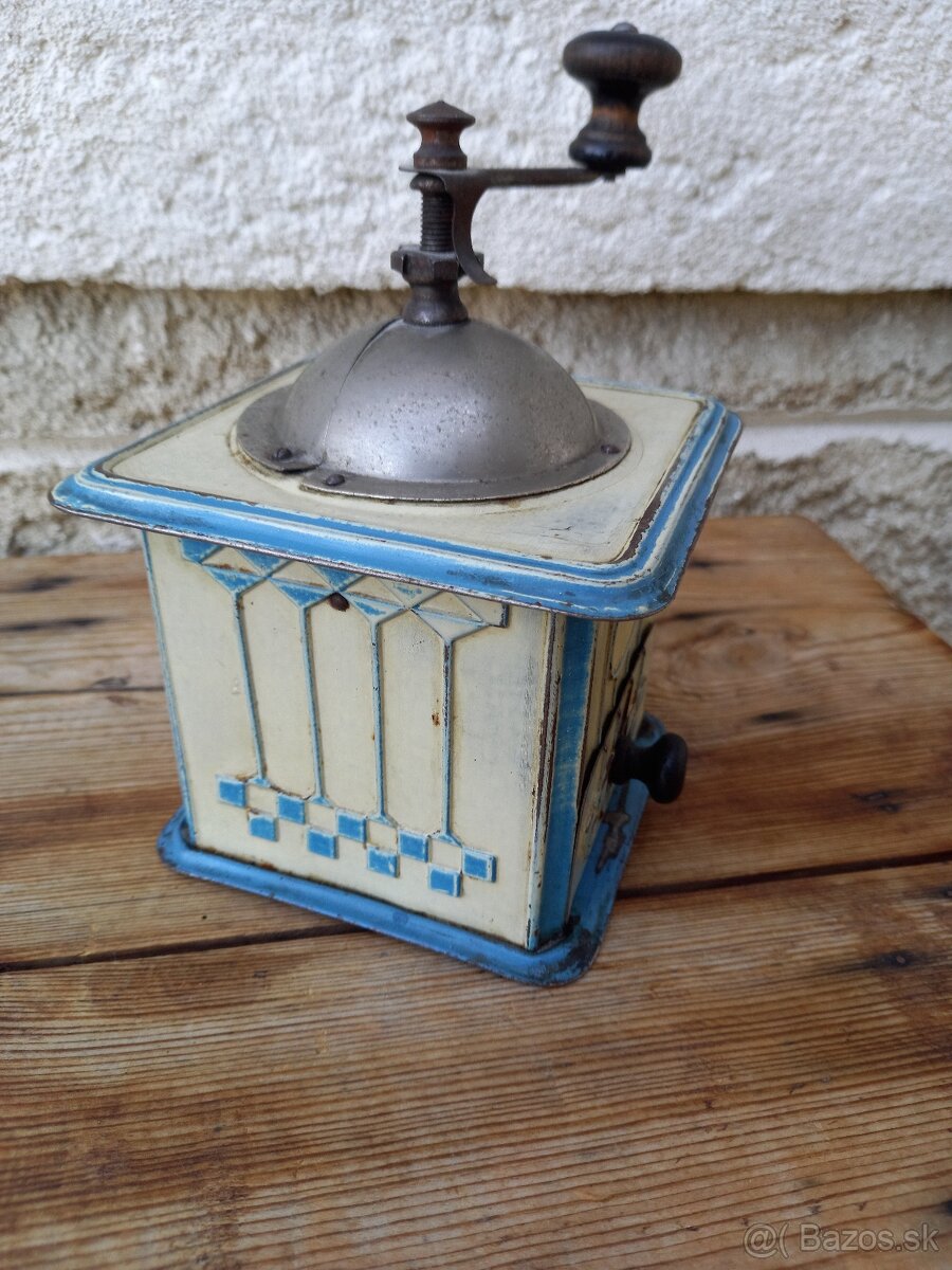 starožitný plechový mlynček - 3