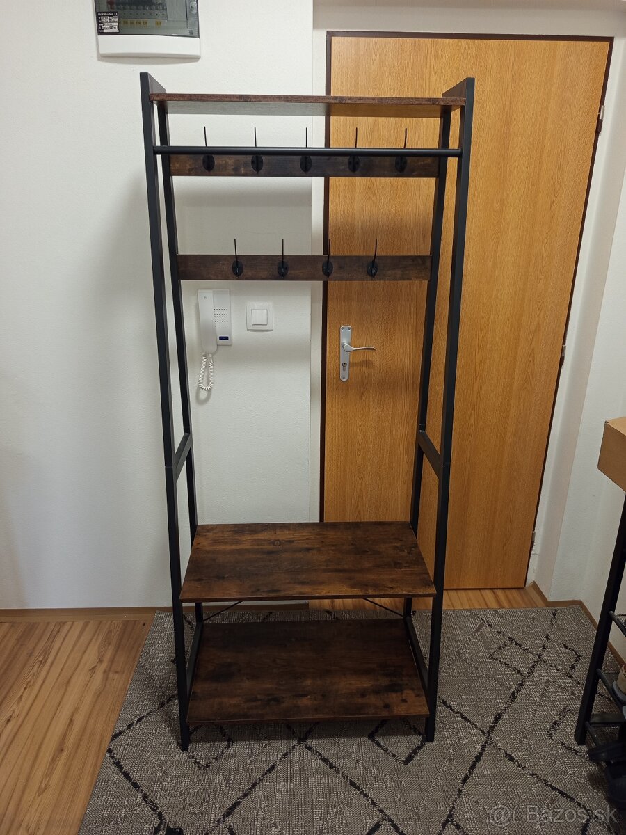 Samostatne stojace vešiaky - 3