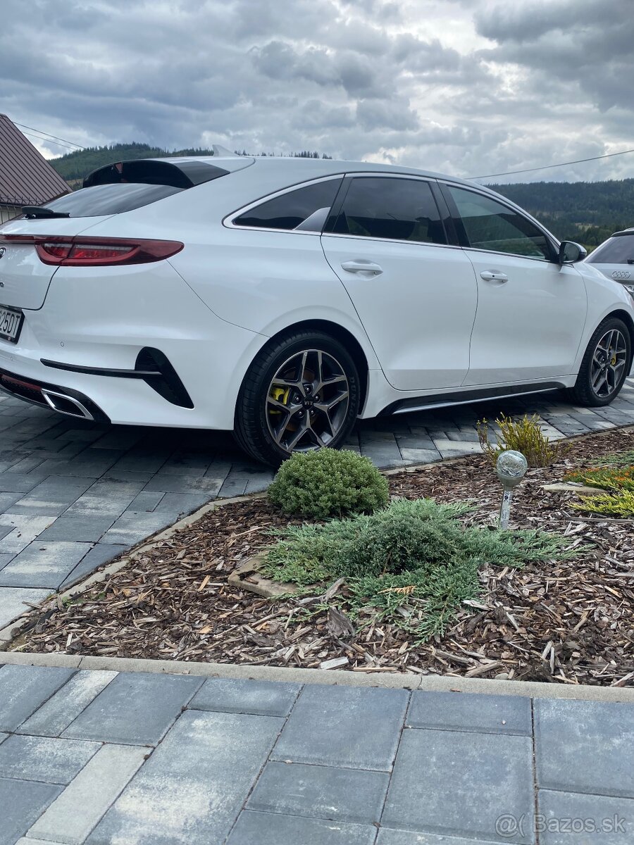 Kia proceed gt - 3