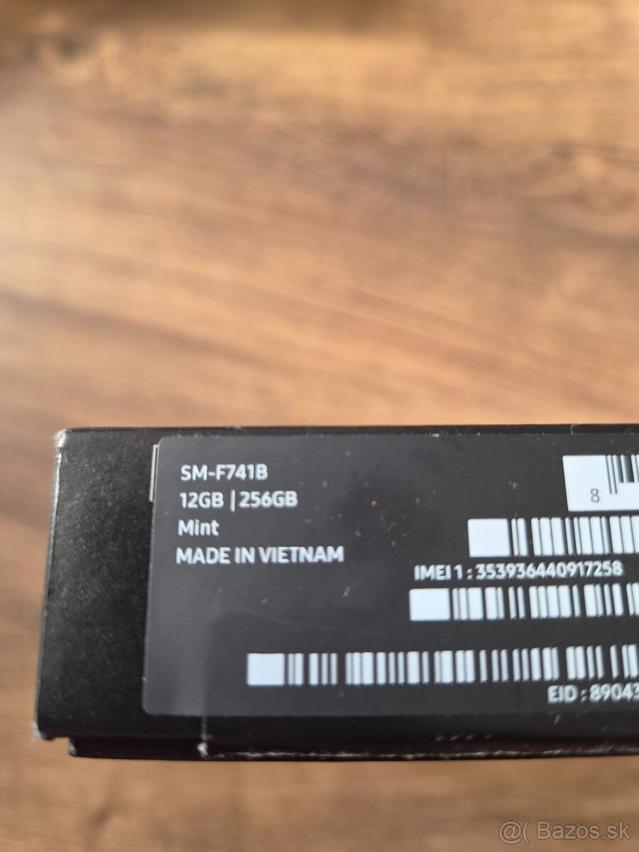 Samsung Galaxy Z Flip 6 - 3