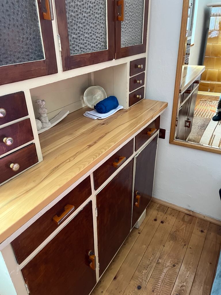 Starožitný kredenc - 3