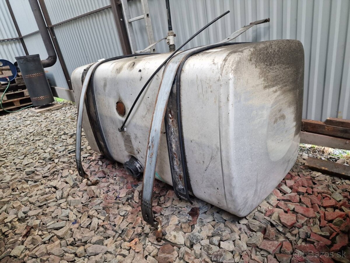 Palivová nádrž - 3