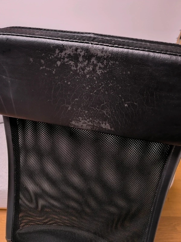 otocna kozena stolicka Ikea Markus - 3