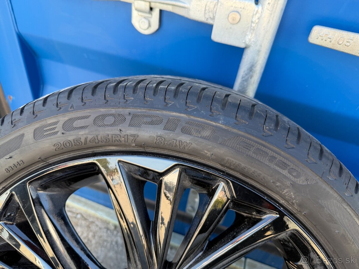 Toyota Yaris GR Sport 205/45 R17 - 3