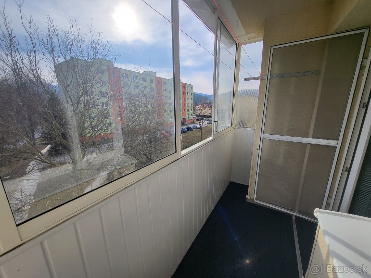 Predam 4izbovy byt Zakvasov 1521 - 3