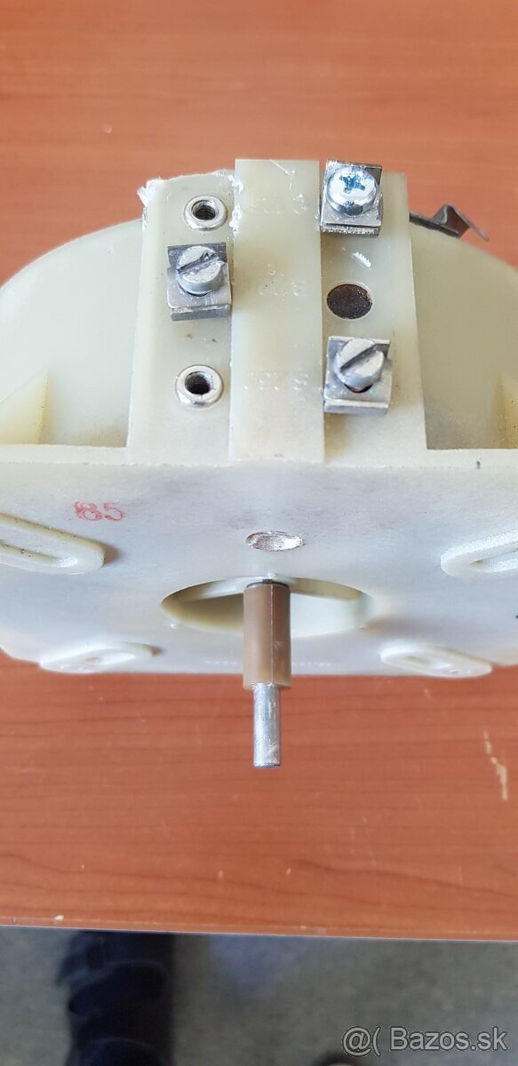 Regulovatelný autotransformátor 1-250V/4A - 3