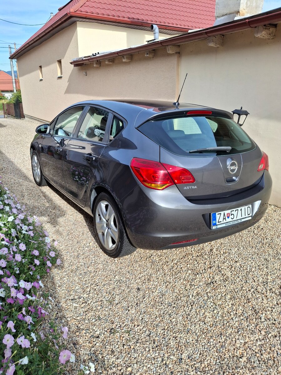 Predám opel astra j - 3