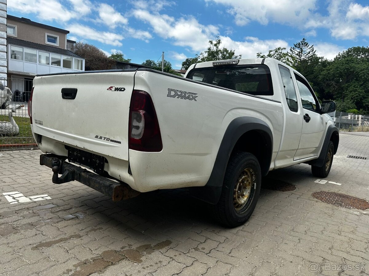 ISUZU D MAX 2,5 TD 4X4 100KW ŤAŽNÉ 3000 KG
