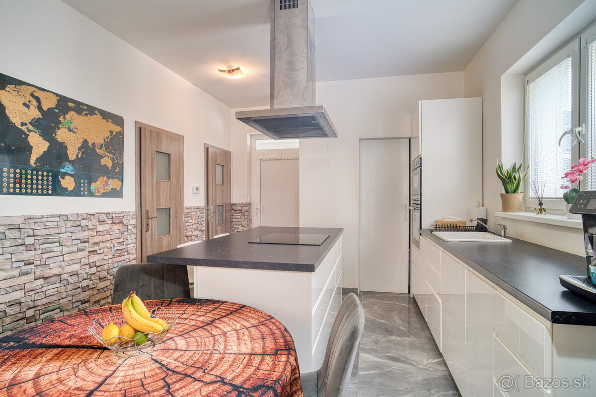 Na predaj priestranný 4-izbový rodinný dom v Bernolákove - 3