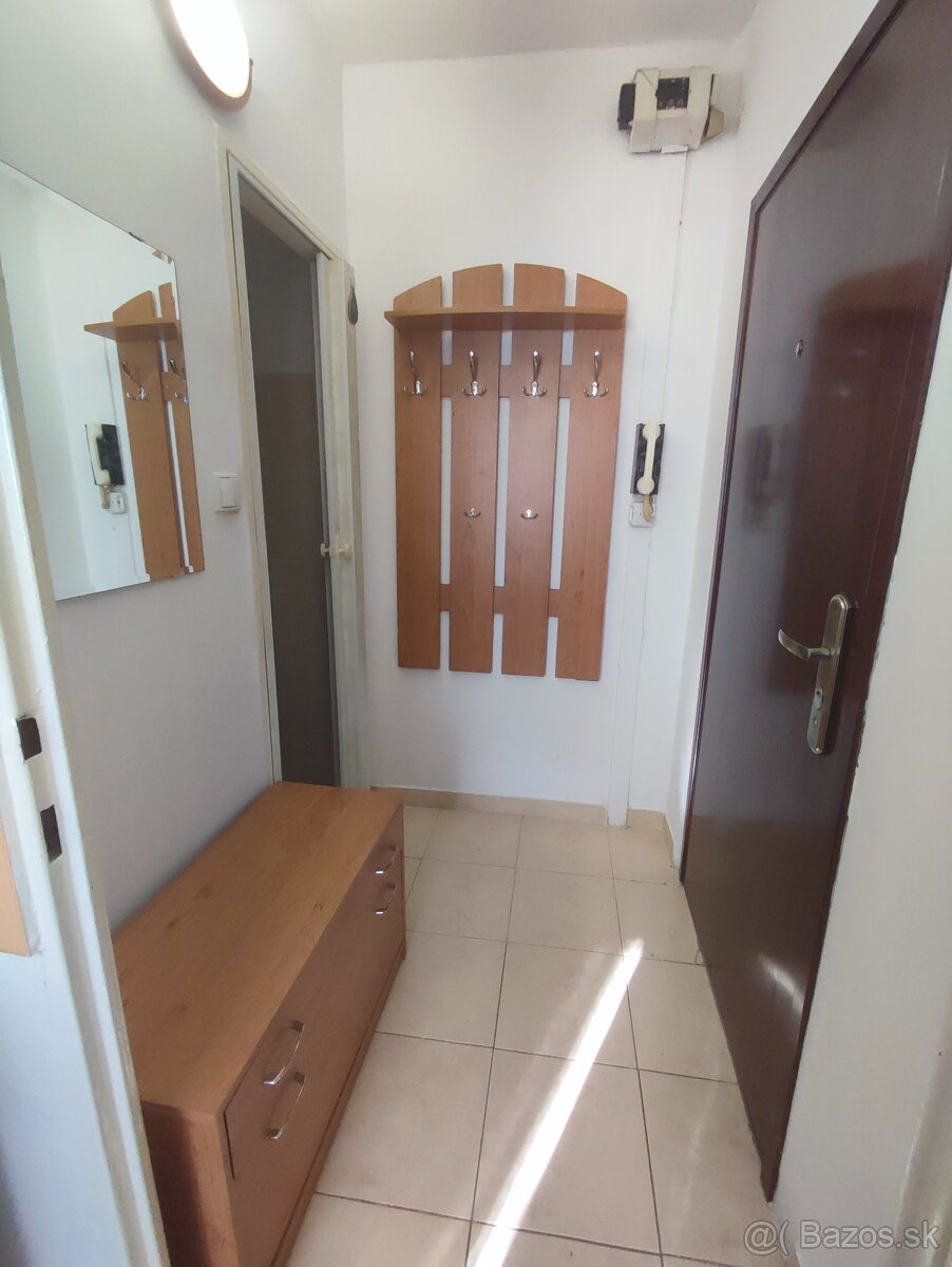 / 1 IZBOVÝ BYT NA PRENÁJOM NA ULICI HVIEZDNEJ - 3