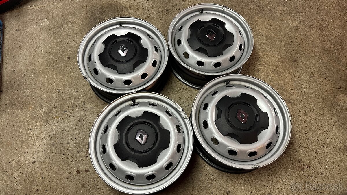 Renault Trafic stredové puklice - 3