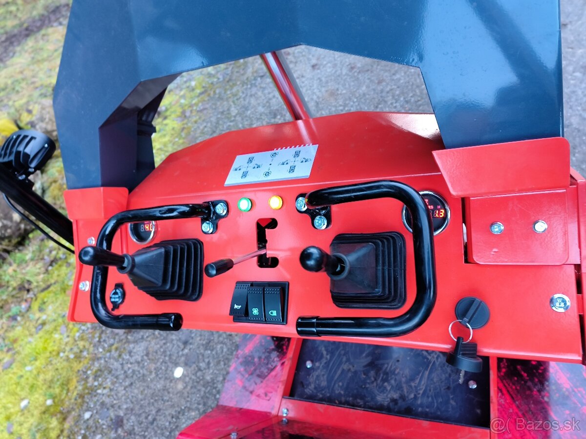 Kolesovy nakladac smykovy - 3