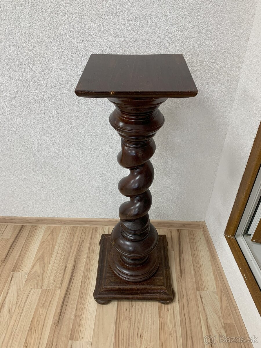 Drevený vyrezávaný stĺp - 3