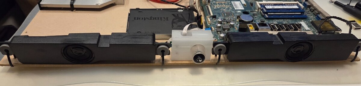 predam DIY PC na stenu do garaze a pod - 3