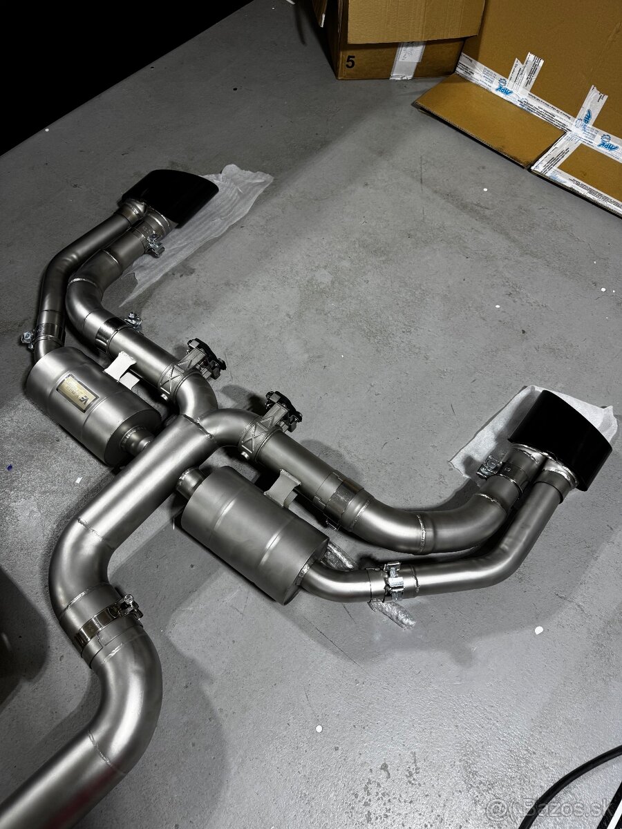 Nerezový výfuk AUDI RS3 Hatchback / TTRS - 3