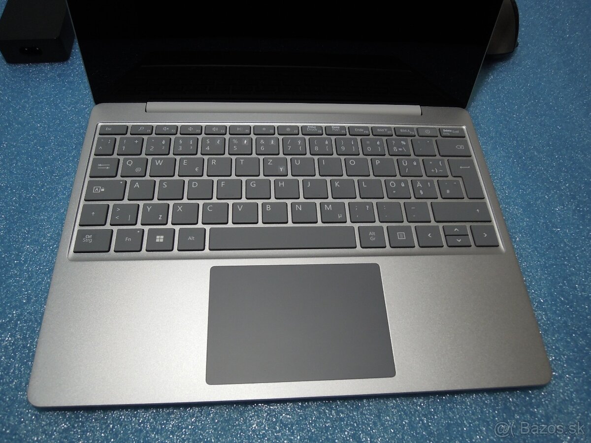 Dotykový Microsoft Surface Laptop Go 2 IrisXe 8GB 256GB - 3