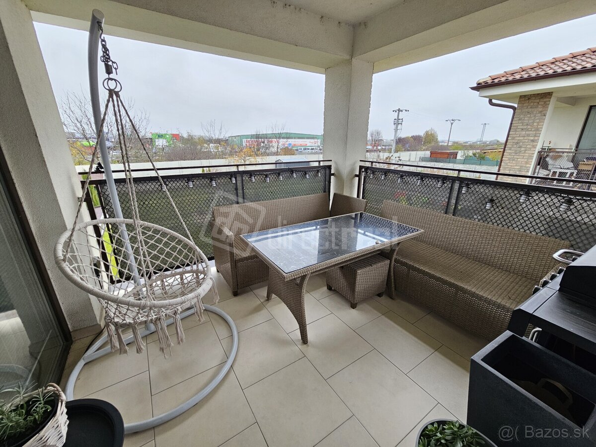 Moderný, veľmi pekný 3 izbový byt s terasou a 2 parko… - 3