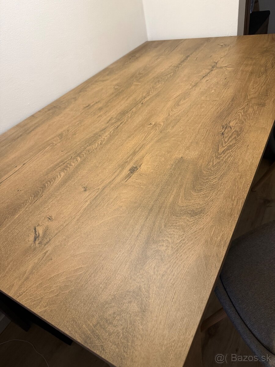 Jedálenský stôl so stoličkami. - 3