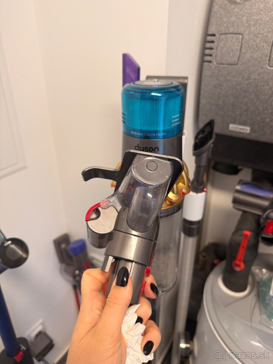 PREDÁM DYSON V15 - 3