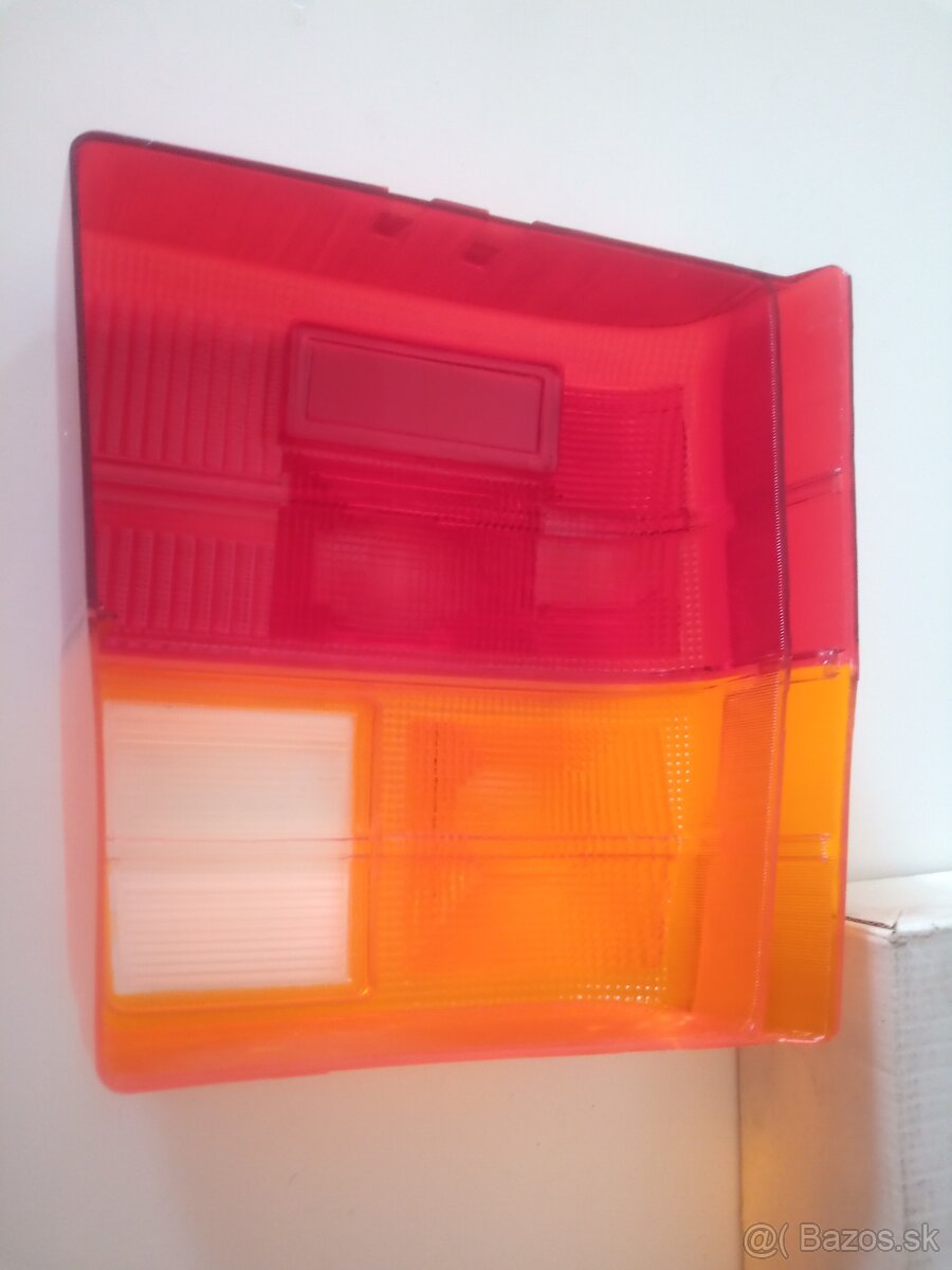 FIAT UNO TURBO 1300IE KRYT ZADNÉHO SVETLA - 3