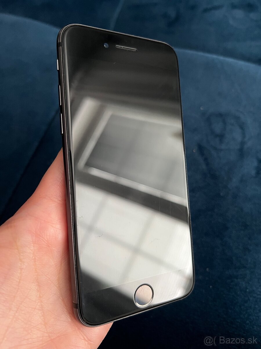 iPhone 8 – 64 GB - 3