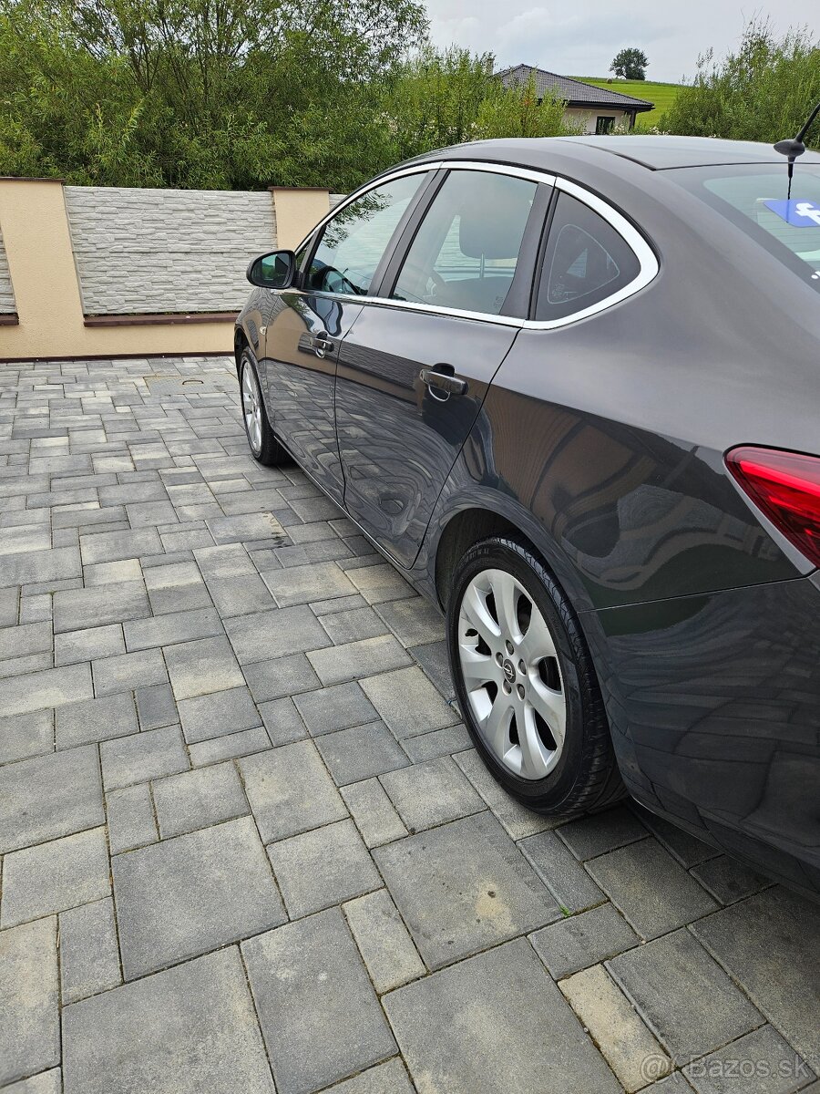Predám opel Astru j - 3