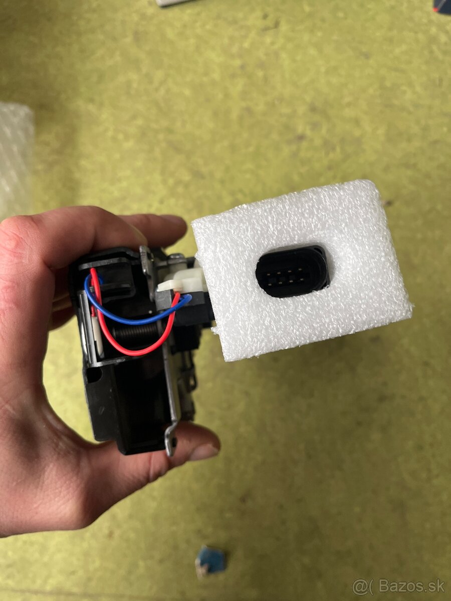 predam zamok dveri na ŠKODU OCTAVIU1 - 3