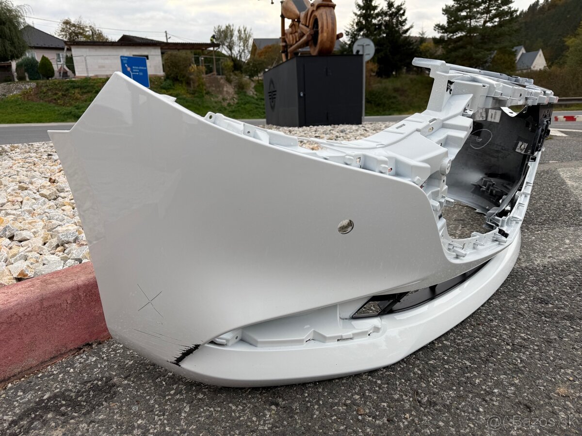 Predám nárazník na Mazdu 3. - 3