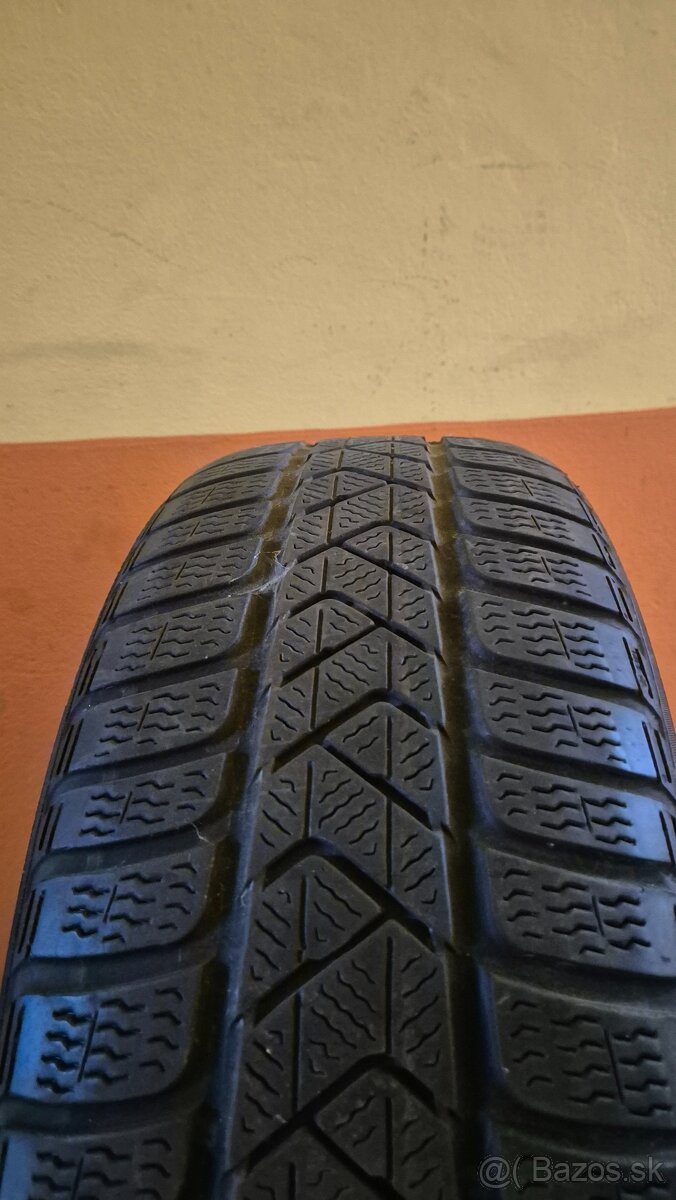 PIRELLI 215 55 R17 - 3