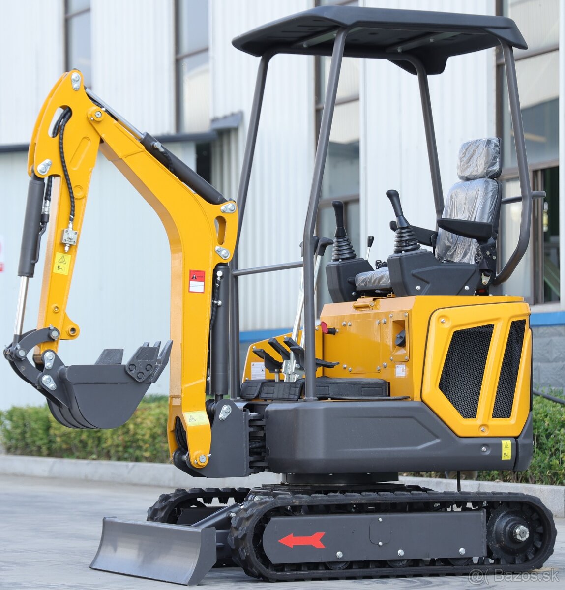 Minibagr 1,6t – Laidong 16kW, joysticky, hodně příslušenství - 3